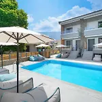Aerino Luxury شقة فندقية